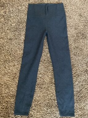 Preowned Vuori Clean Elevation Legging dark grey sz small